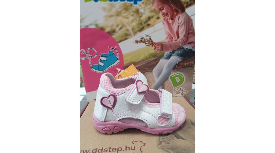 D.D.Step fényes fehér rózsaszín, szívecskés, tépőzáras DD Step fehér lepkés szandál